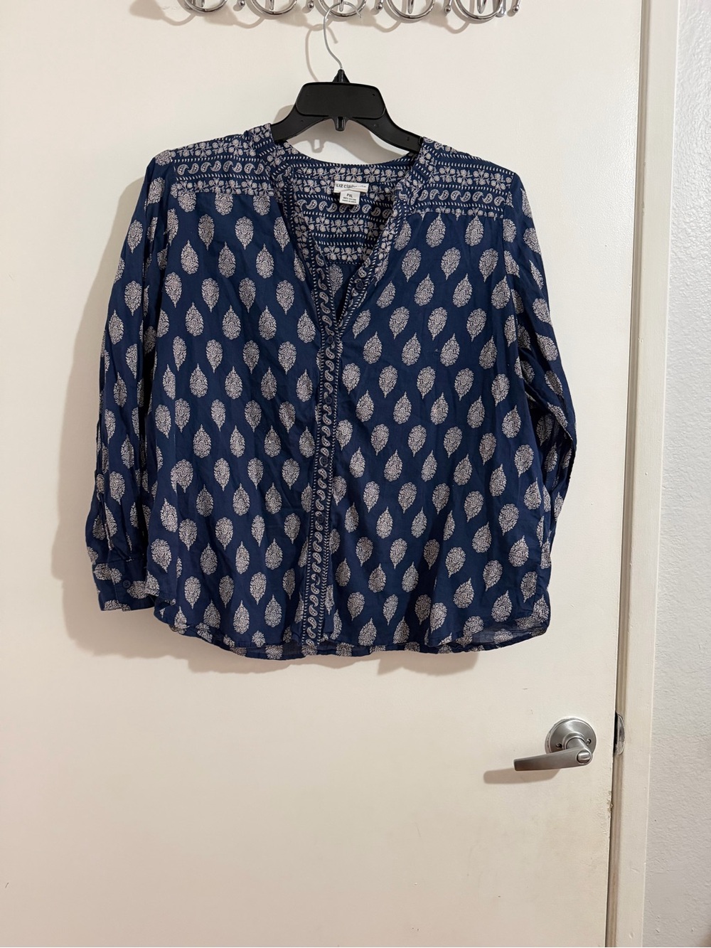 Liz Claiborne Petite Blue White Paisley Button Down Blouse PS